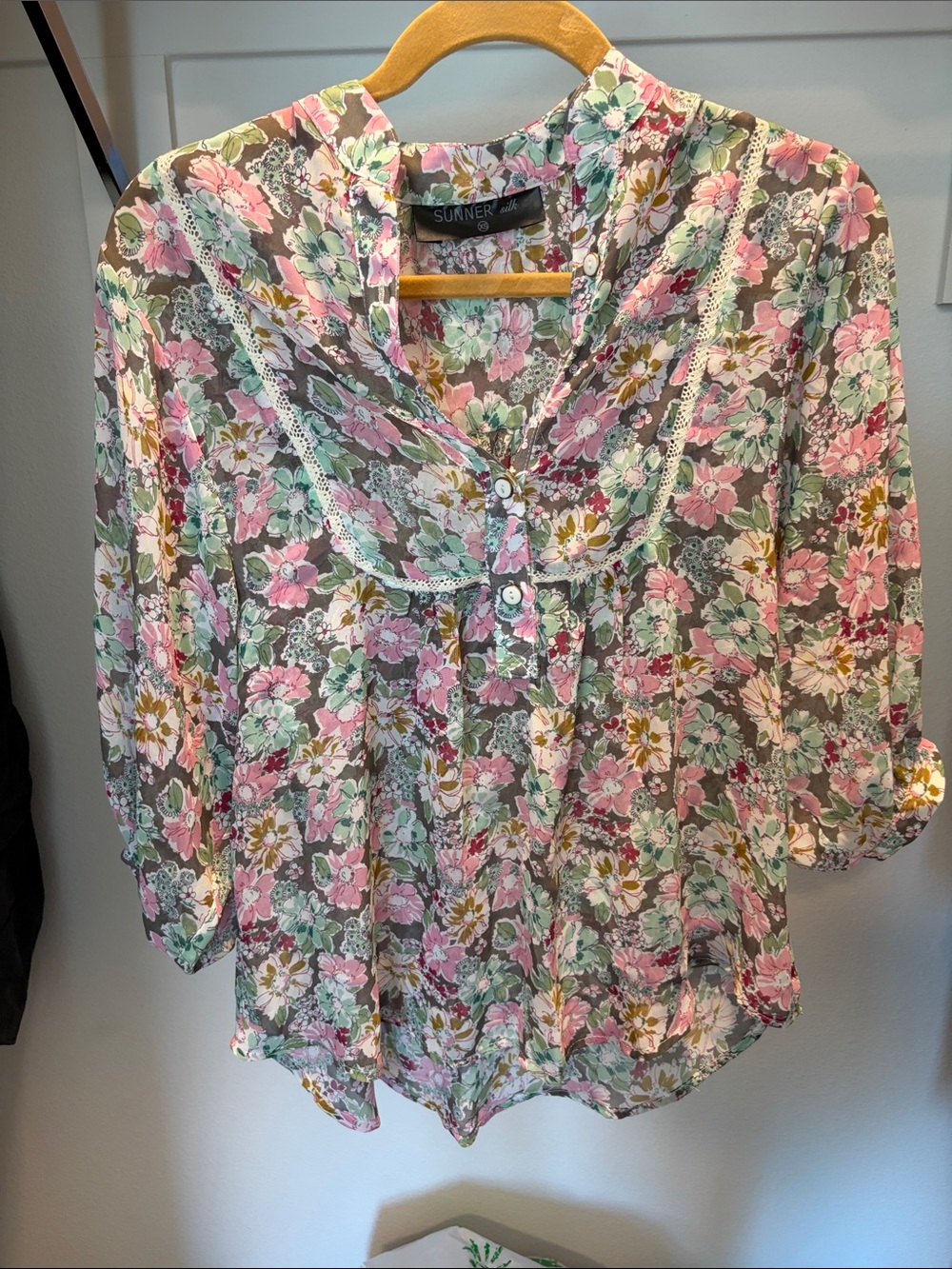 Floral Lace-Trim Blouse in Pink & Mint Green